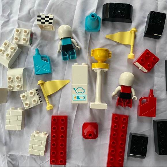 Lego Duplo Race Cars Drivers Lot Extra Parts Incomplete Set Mixed Parts Gas Cans - Picture 6 of 7